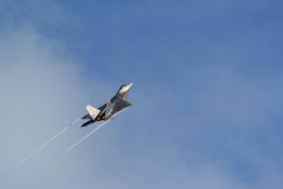 ܊F-22